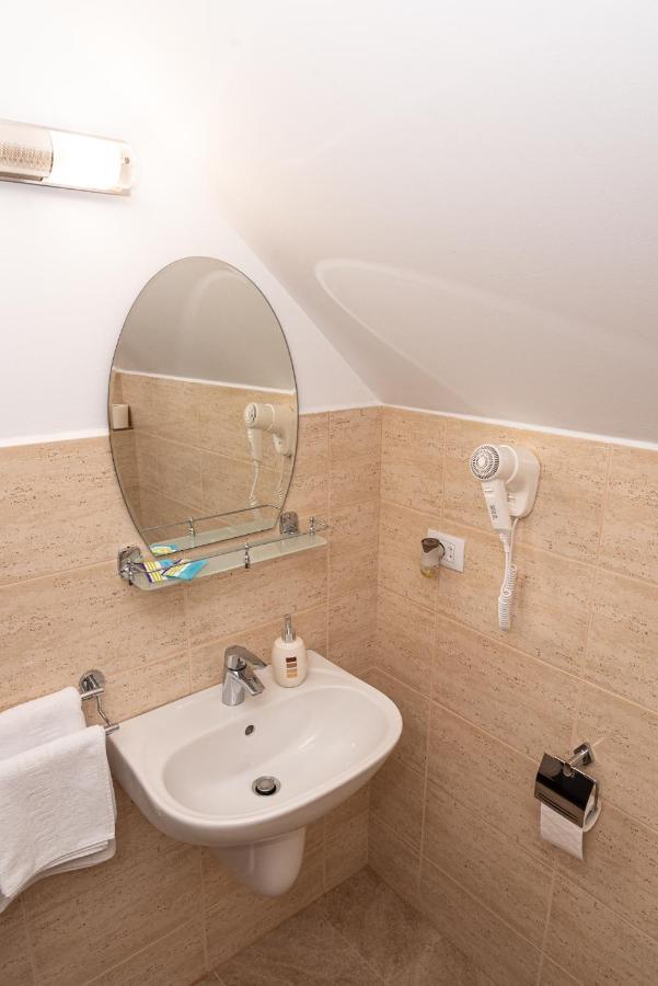 K'Raman Hotel Râmnicu Vâlcea Екстериор снимка